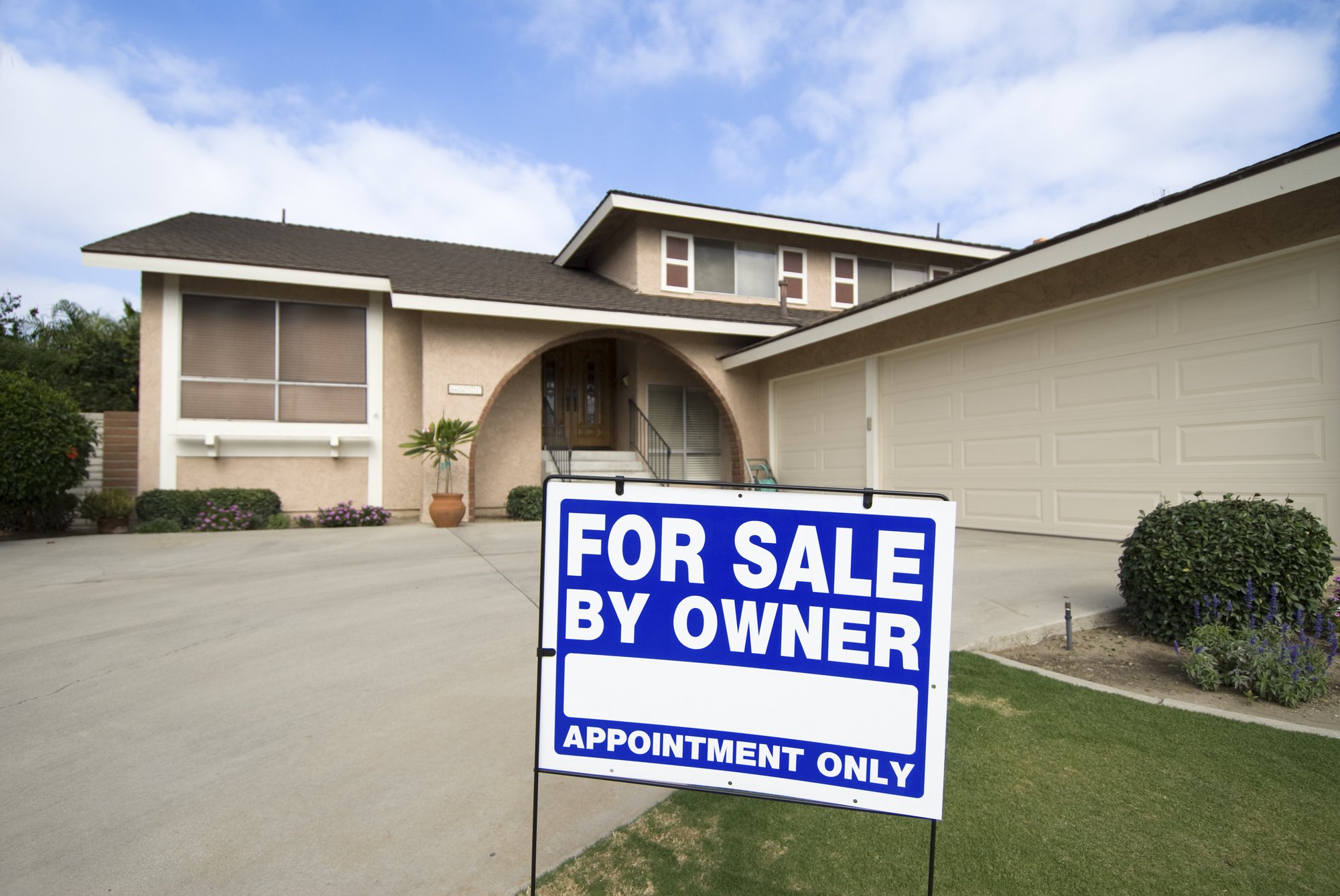 Who Draws Up a Contract in the For Sale by Owner Process?